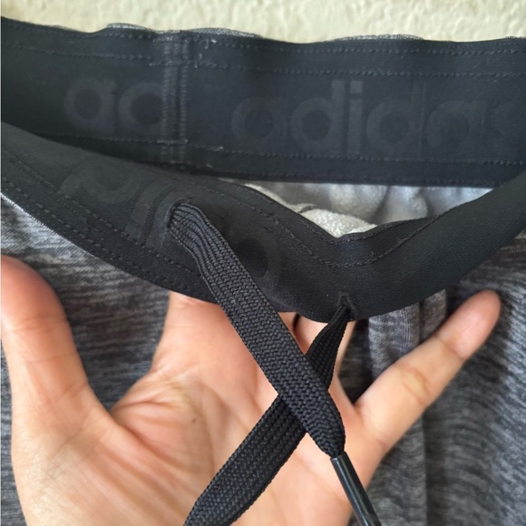 Adidas Gray Sweatpants with Elastic Waistband and Mélange Texture - Picture 4 of 11